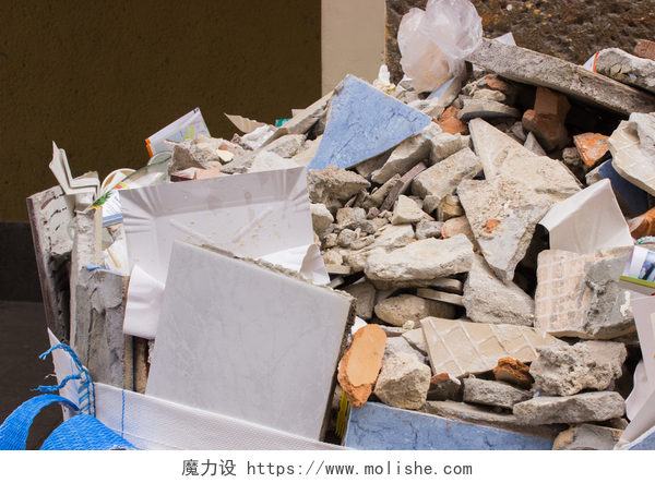 房屋拆迁留下的建筑垃圾Heap of debris, construction waste from renovation house